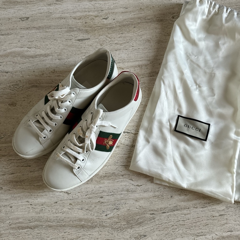 Gucci bumble bee logo sneakers